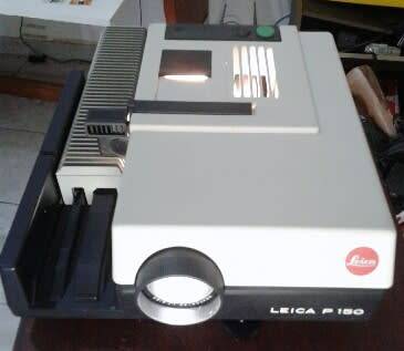VINTAGE  LEICA SLIDE PROJECTOR   ( GOOD WORKING ORDER)